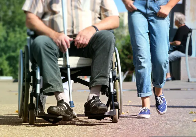 Statt 697 Euro pro Jahr wird der Mobilitätszuschuss für Menschen mit Behinderung auf 335 Euro halbiert. Interessenverbände üben Kritik, zeigen aber auch Verständnis.  | Foto: Pixabay