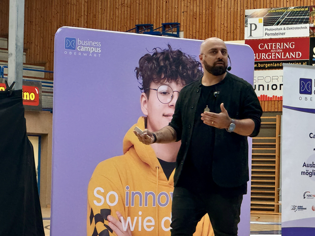 Ali Mahlodji referierte beim Business Campus Oberwart. | Foto: Lena Ferstl