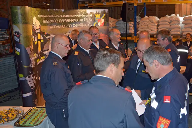 Auszeichnung der Feuerwehrmitglieder | Foto: BFK WT/St. Mayer