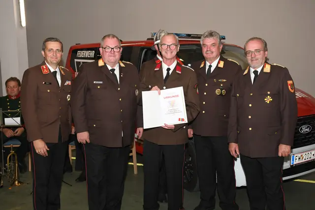 Verleihung der Verdienstmedaille des NÖ Landesfeuerwehrverbandes 3. Stufe in Bronze an Johann Diesner | Foto: FF Waidhofen/Thaya