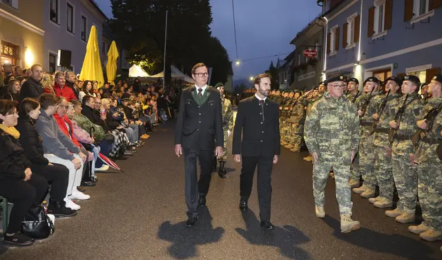 Treuegelöbnis der Rekruten: 250 junge Soldatinnen und Soldaten, darunter elf Frauen, sprachen ihr Gelöbnis auf dem Hauptplatz von Übelbach. | Foto: BMLV/Grebien