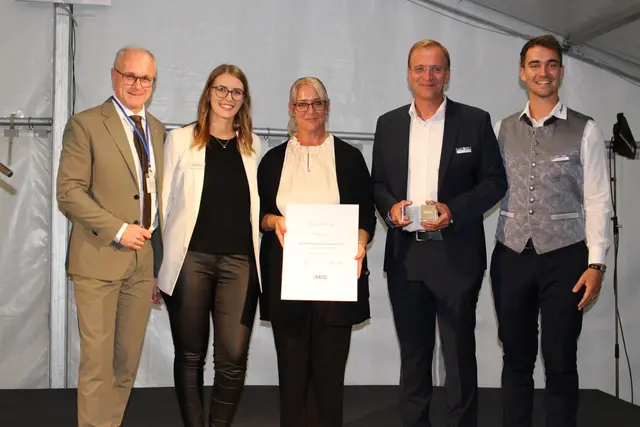 Von links: Günther Baschinger, Jasmin, Petra, Josef und Alexander Hochholzer.  | Foto: Aigner Werkzeuge