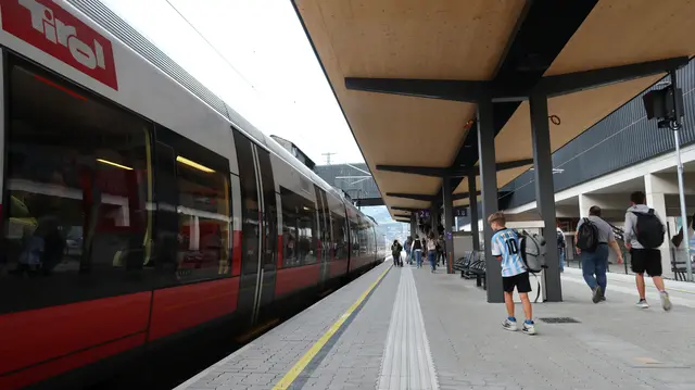 Auch die Überdachungen am Bahnsteig sind in Holbauweise errichtet.  | Foto: ÖBB