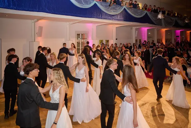 Der Ball des Gymnasiums der Diözese Eisenstadt war bis auf den letzten Platz gefüllt.  | Foto: Sabine Landauer