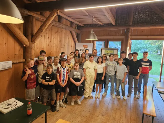 Rund 30 Jugendliche diskutierten am Stammtisch mit Bürgermeister Michael Schwarzmayr. | Foto: Gemeinde Mattsee