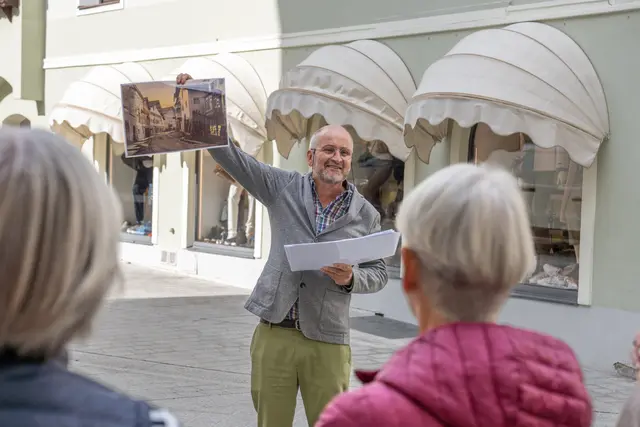 Museumsdirektor Wido Sieberer lud zum Fotospaziergang. | Foto: alpinguin