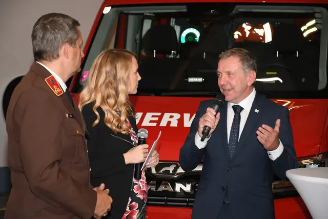 Gespräch mit Bürgermeister Josef Ramharter | Foto: FF Waidhofen/Thaya