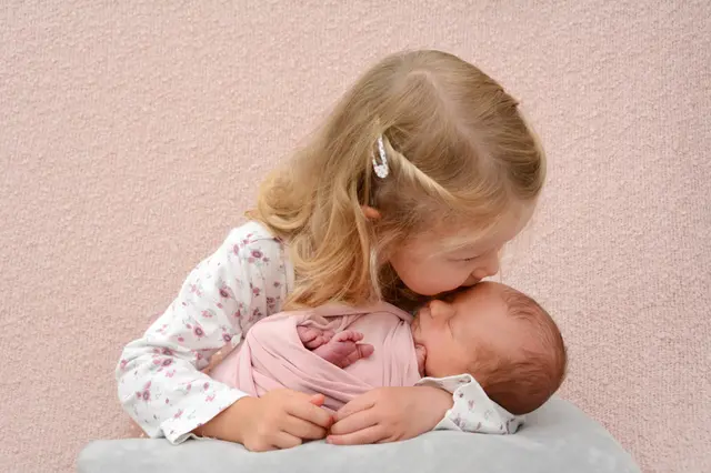Name: Magdalena
Geburtsdatum: 11.09.2025
Gewicht: 2.610 g
Größe: 50 cm
Geschwister: Emilia
Eltern: Viktoria Pircher und Daniel Knapp aus Krakauschatten | Foto: Babysmile