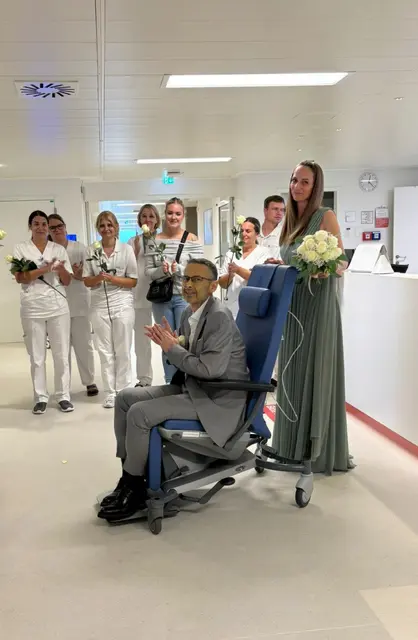 Pflegekräfte standen für das Ehepaar Spalier. | Foto: UK Neunkirchen