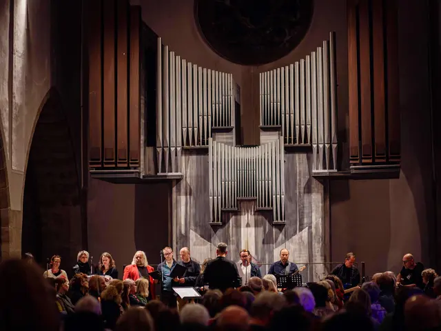 Chor und Band vor der Lorcher Orgel | Foto: Anna Wirth