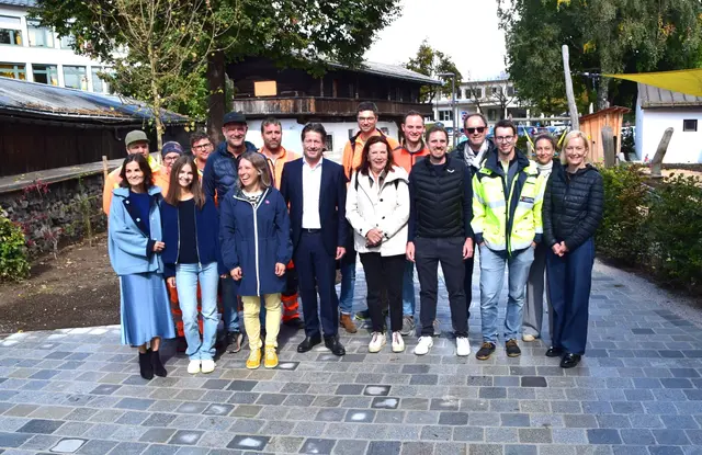Eröffnung des neuen Dechantgassl in St. Johann, hinten die denkmalgeschützte "Geign" soll gemeinsam saniert werden. 
 | Foto: Roswitha Wörgötter