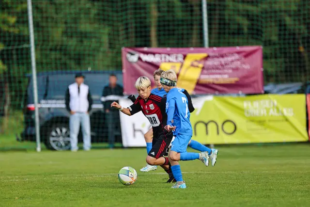 Der LASK dominierte das Turnier – hier im Spiel gegen Bad Leonfelden – in den Gruppenspielen, mussten sich dann aber im Elfern geschlagen geben. | Foto: Reischl
