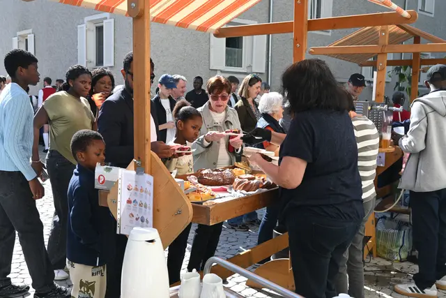 Das Kuchenbuffet wurde gestürmt. | Foto: Königer
