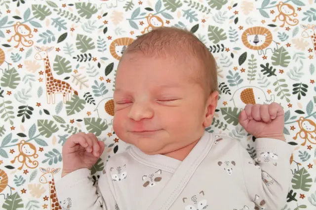 Name: Emir
Geburtsdatum: 10.09.2025
Gewicht: 3.485 g
Größe: 53 cm
Eltern: Anna Maria Preitler-Dogan und Eren Dogan aus Hitzendorf | Foto: Babysmile