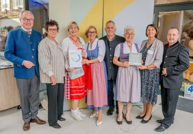 Stephan Pernkopf (ÖVP), Regina Baumgart, Martha Kasess, Landeshauptfrau Johanna Mikl-Leitner (ÖVP), Josef Wannerer, Luise Kasess, Maria Forstner, Johannes Wischenbart. | Foto: Foto: Erich Marschik