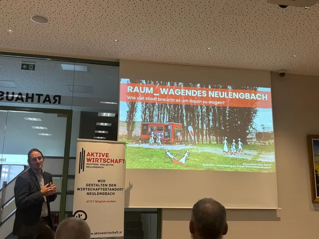Paul Mühlbauer leitete die Vorstellung der Arbeit mit ein paar Worten ein | Foto: Bernd Dorner