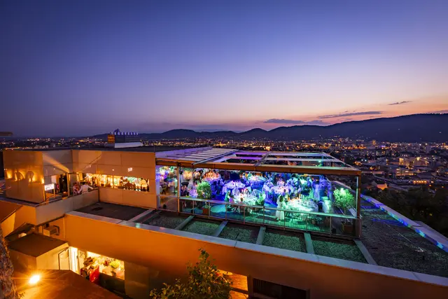 Einzigartige Location mit großartigen Ausblicken: das Schlossberg Restaurant | Foto: Werner Krug