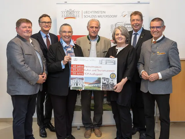 Obmann Horst Obermayer, Dir. Hans Jörg Damm Stiftung Liechtenstein, Top Ausflugsziele Eveline Gruber-Jansen,  Gründer Hans Huysza, Bgm. Josef Tatzber, Ulrike Vitovec NÖ Museumsmanagement und Manfred Schulz.  | Foto: J. Schimmer