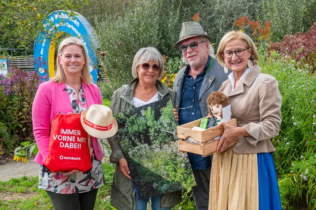 Landeshauptfrau Johanna Mikl-Leitner und Sandra Schütz (MeinBezirk NÖ) gratulierten Liane Leuthner. | Foto: Natur im Garten / Johannes Ehn
