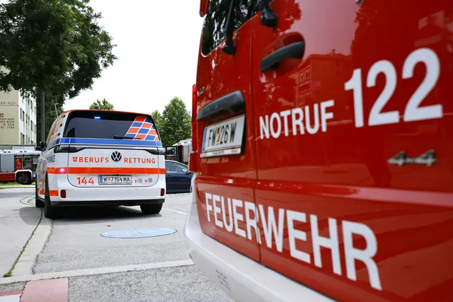 Nach einem Wohnungsbrand am Wochenende liegt eine Frau in einer Intensivstation des AKH. Ihr Zustand sei "lebensbedrohlich". (Symbolbild) | Foto: TOBIAS STEINMAURER / APA / picturedesk.com 