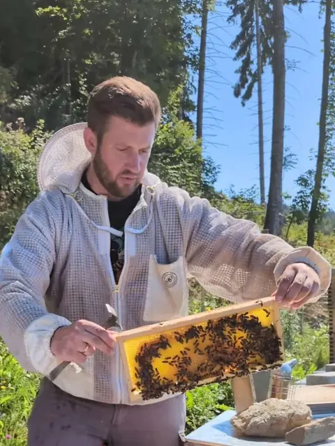 Herwig Klose wird im kommenden Jahr Kinder wie Erwachsene in die Welt der Bienen einführen. | Foto: bio-imkereiklose