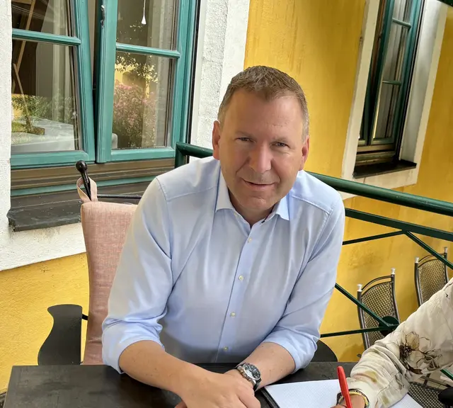 Bürgermeister von Retz Stefan Lang ist froh über Nachnutzungen von leerstehenden Gebäuden. | Foto: Alexandra Goll