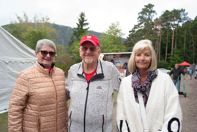 Erwin und Elfriede Greger mit Gabi Zak. | Foto: Santrucek
