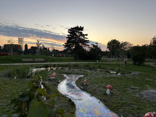 Der Märchenbach wird nachts anders beleuchtet. | Foto: Michael Marbacher/MeinBezirk