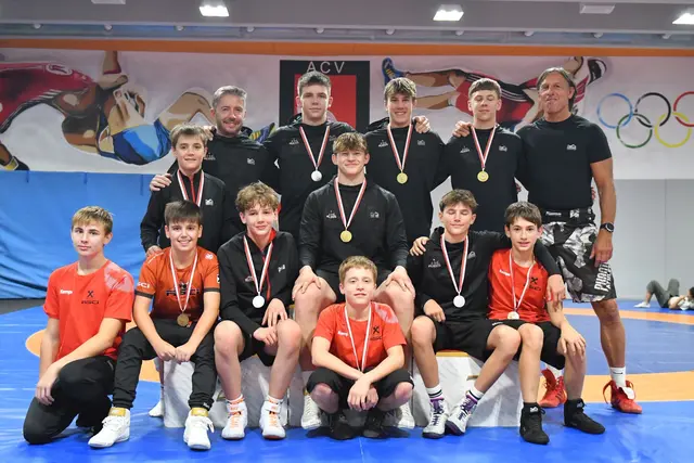 Erfolgreiche RSCI U20-Mannschaft mit Betreuern | Foto: RSC Inzing