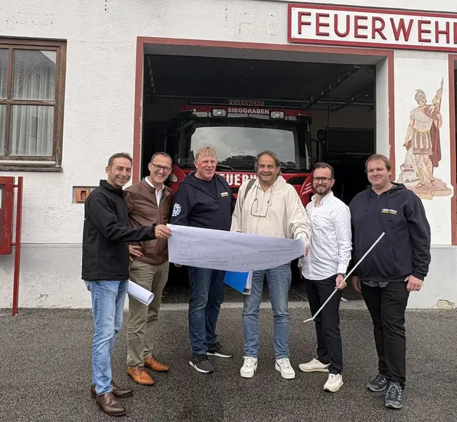 Thomas Rosner (PEB), Bürgermeister Andreas Gradwohl, Günter Bernhardt (Kommandant), Mario Schiller (Planer), Sebastian Taschner (Abschnittskommandant) Richard Löffler (Kommandant-Stellvertreter). | Foto: Gemeinde Sieggraben