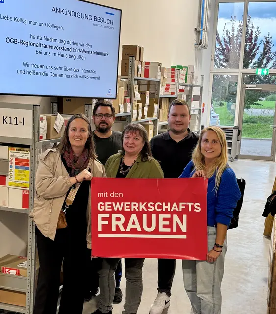 ÖGB Regionalfrauenvorsitzende Sigrid Riegler mit Vorstandsmitgliedern bei der Betriebsbesichtigung  | Foto: ÖGB Regionalfrauen