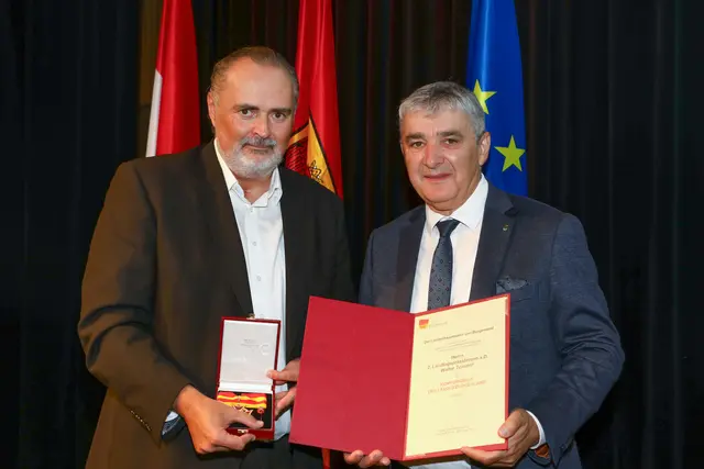 2. Landtagspräsidenten a.D. Walter Temmel bei der Verleihung der Landesauszeichnungen.  | Foto: Landesmedienservice Burgenland