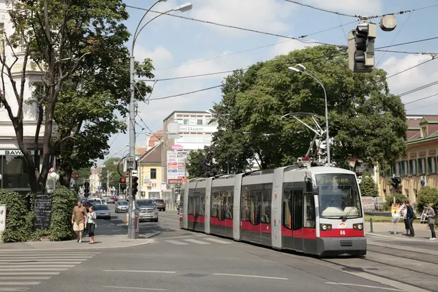 Linie 58 in Hietzing bei der Marxinggasse mit Zug der Type B1, Sommer 2011. (Archiv) | Foto: Wiener Linien/Manfred Helmer