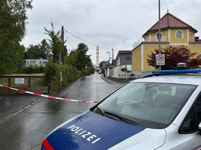 Straßensperre während des Spezialeinsatzes in Weiz. | Foto: MeinBezirk/Helmut Riedl