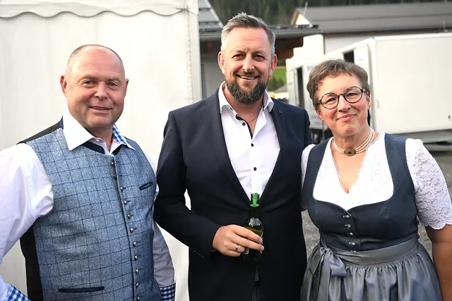 Bürgermeister Andreas Fanninger bezeichnet die Jubilare als Freunde mit Handschlagqualität | Foto: Josef Bodner