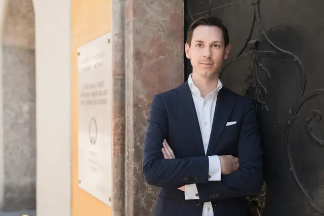 Der Salzburger Linus Klumpner folgt ab Februar 2026 Rainer Heneis als Geschäftsführer der Internationalen Stiftung Mozarteum nach. Seit 2022 leitet er als Direktor die Mozart-Museen der Internationalen Stiftung Mozarteum. | Foto: Wolfgang Lienbacher