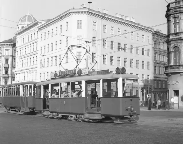 Zug der Linie 58 mit der Type A-k Mariahilferstraße, Getreidemarkt Fahrtrichtung Unter St. Veit Juli 1953. (Archiv) | Foto: Wiener Linien