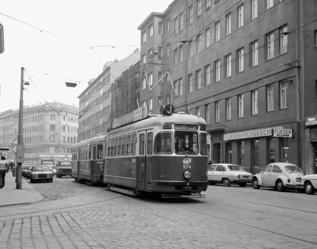 Straßenbahnzug der Type L-c3 noch mit Schaffner, der Linie J, Erdbergstraße, Dezember 1983. (Archiv) | Foto: Wiener Linien