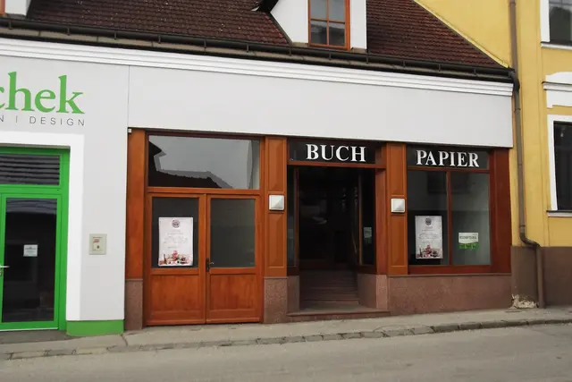 Damals-Foto: Die Buchhandlung in der Schulgasse wurde im Jahr 2019 geschlossen. | Foto: B. Hofmann