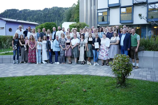 Große Freude beim Team des Seniorenheims | Foto: Stadtgemeinde/Burger
