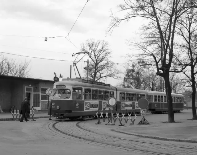 Linie 81 als Sonderlinie in der Messeschleife Prater, Type E1-c3 im März 1987, links das Expedit. (Archiv) | Foto: Wiener Linien