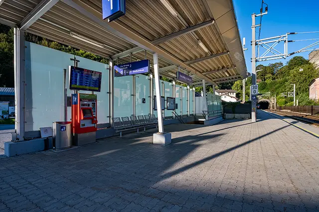 Jetzt gibt es doppelt so viele Sitzplätze an der Haltestelle Rattenberg/Kramsach dank einer Bahnsteigverlängerung. | Foto: Michael Fritscher/ÖBB