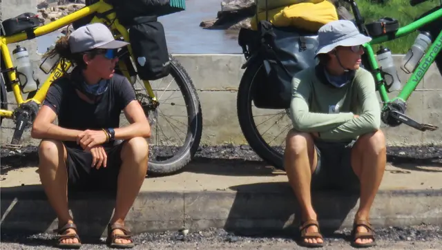 Die Roaming Pedals während ihrer Radtour von Kapstadt nach Wien. | Foto: Tanja Willers