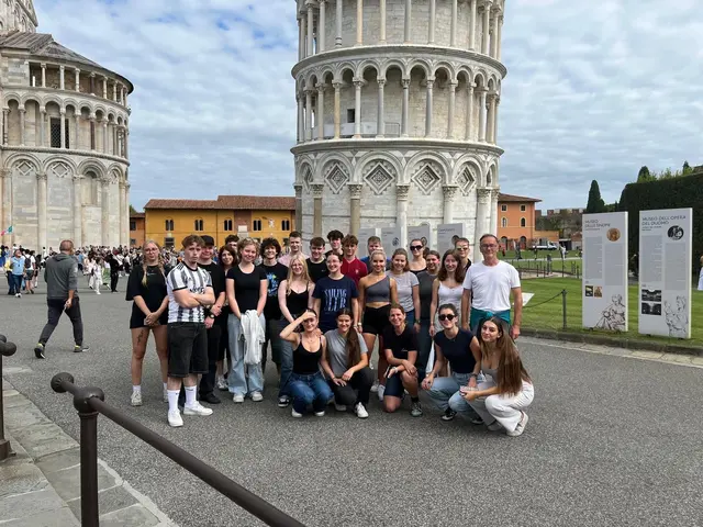 Die „Italiener“ der 4. und 5. Klassen statteten selbstverständlich auch dem Turm von Pisa einen Besuch ab. | Foto: HTS St. Pölten