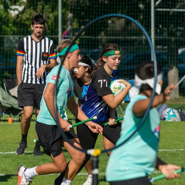 Quadball wird gemischtgeschlechtlich gespielt - Mädchen, Jungen und auch nichtbinäre Kids stehen gemeinsam am Feld | Foto: Benjamin Bergmann und Dominik Baumann