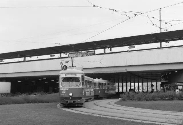 Linie 81 als Sonderlinie am Praterstern mit Type E1-c3 im März 1987, oben Schnellbahnstation. (Archiv)

 | Foto: Wiener Linien