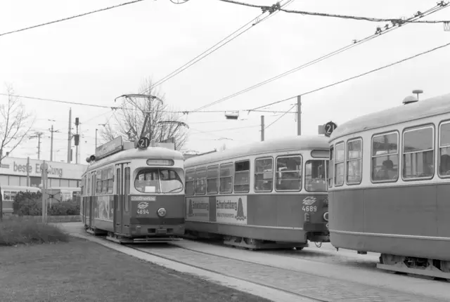 Linie 21 am Praterstern mit Type E1-c3 im März 1987 fährt Richtung Schwedenplatz, Zugsbegegnung mit Linie 21. (Archiv) | Foto: Wiener Linien