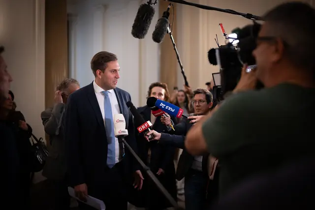 Pröll (ÖVP) sprach von "harten, intensiven Verhandlungen" und betonte die Hoffnung auf eine Einigung. | Foto: BKA
