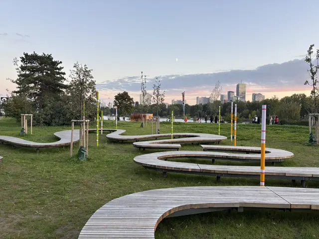 "Das Blatt" nach einer Idee und Entwurf von Carmen Wiederin. Viele Kinder haben sich zur Eröffnung hier schon ausgetobt. | Foto: Michael Marbacher/MeinBezirk