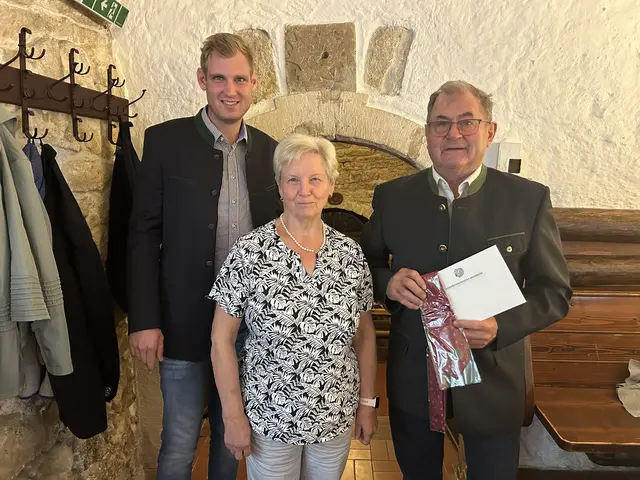 Thomas Trapl mit Elfriede Trapl und Jubilar Simon Trapl | Foto: Bettina Trapl